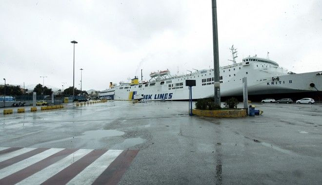 Δεμένα πλοία στα λιμάνια – Ποια δρομολόγια δεν εκτελούνται